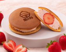 銀の鈴サンドパンケーキ（苺・抹茶モンブラン）